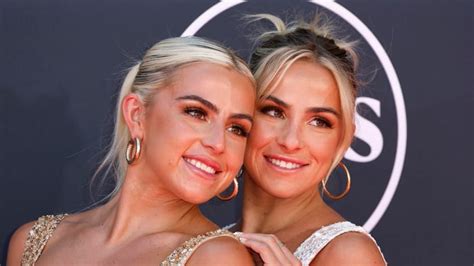 haley and hanna cavinder sexy|Cavinder twins hit SI Swimsuit runway after announcing Miami。